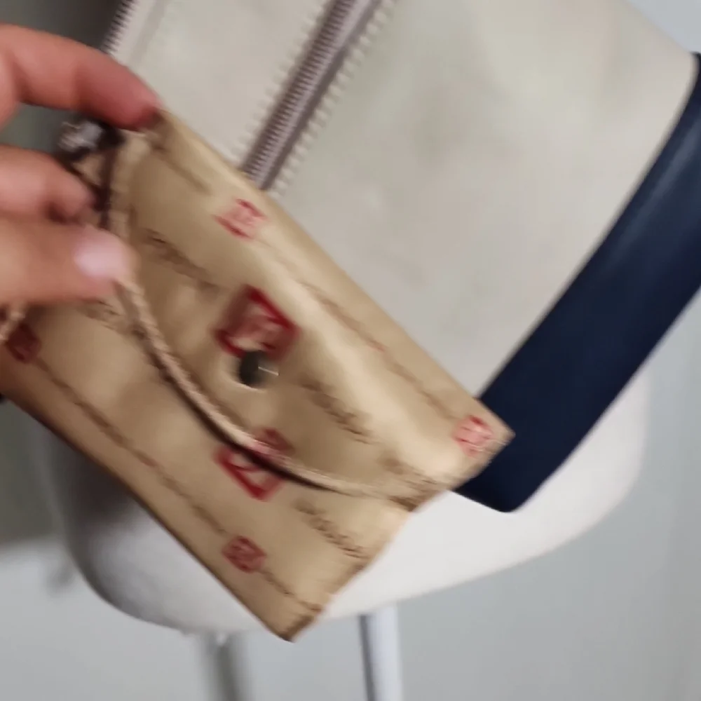 Stone Mountain Accessories Cream and Navy Wristlet